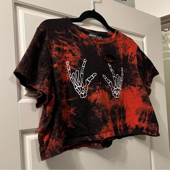 NWOT Cropped Distressed Skeleton Hands Tee - Picture 2 of 3